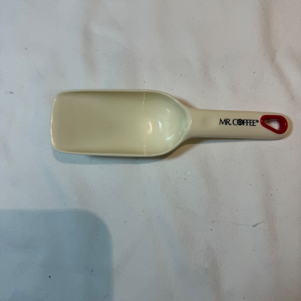 Mr. Coffee Plastic Measuring Scoop Cream Off-White Red Handle Vintage Style